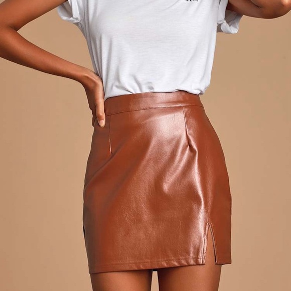 Lulus Corte Vegan Leather Mini Short Skirt w/Slit, Chestnut Brown, Size M, NWT - Picture 6 of 13
